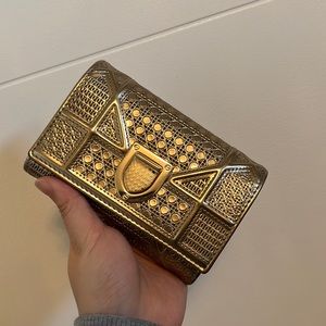 CHRISTIAN DIOR